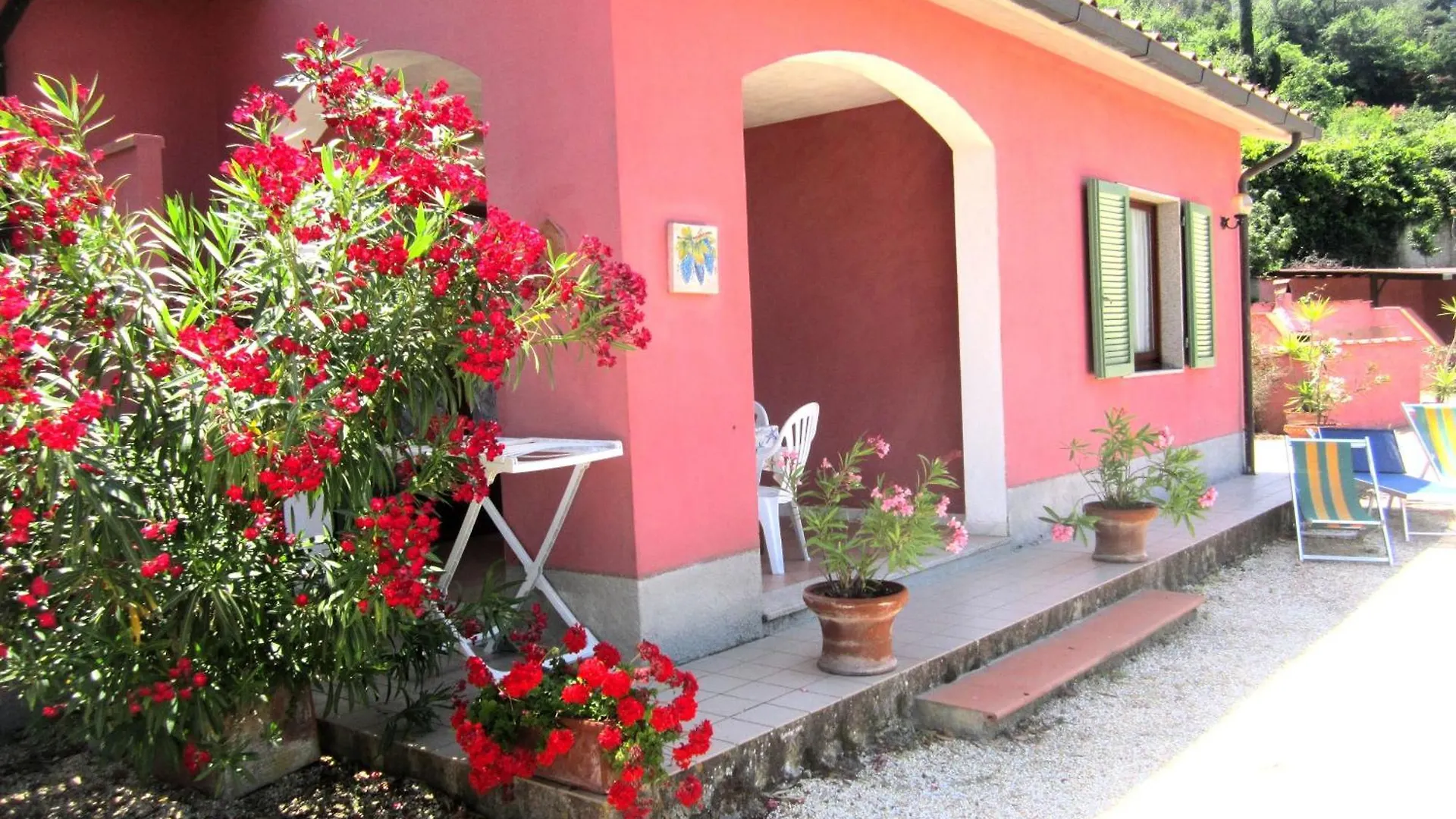 Wohnung In Capoliveri Mit Schoenem Garten